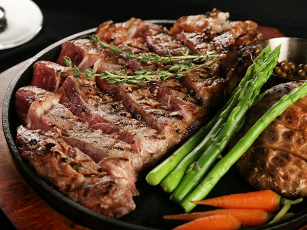Picanha fatiada na chapa de ferro